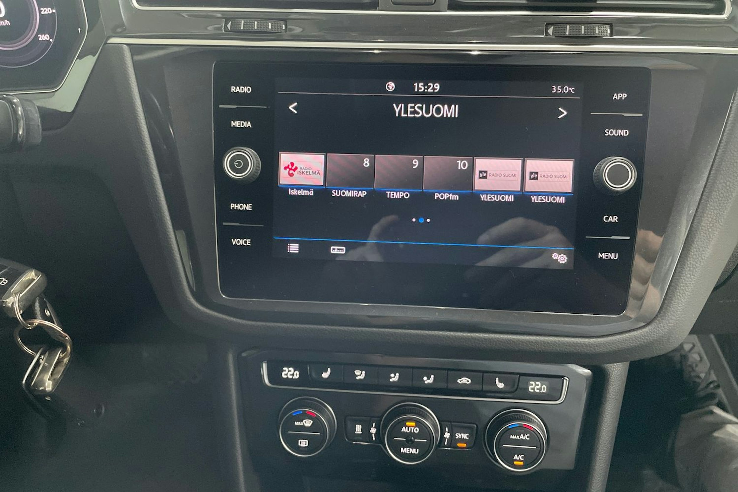 Valkoinen Volkswagen Tiguan 2019 kuva 16.