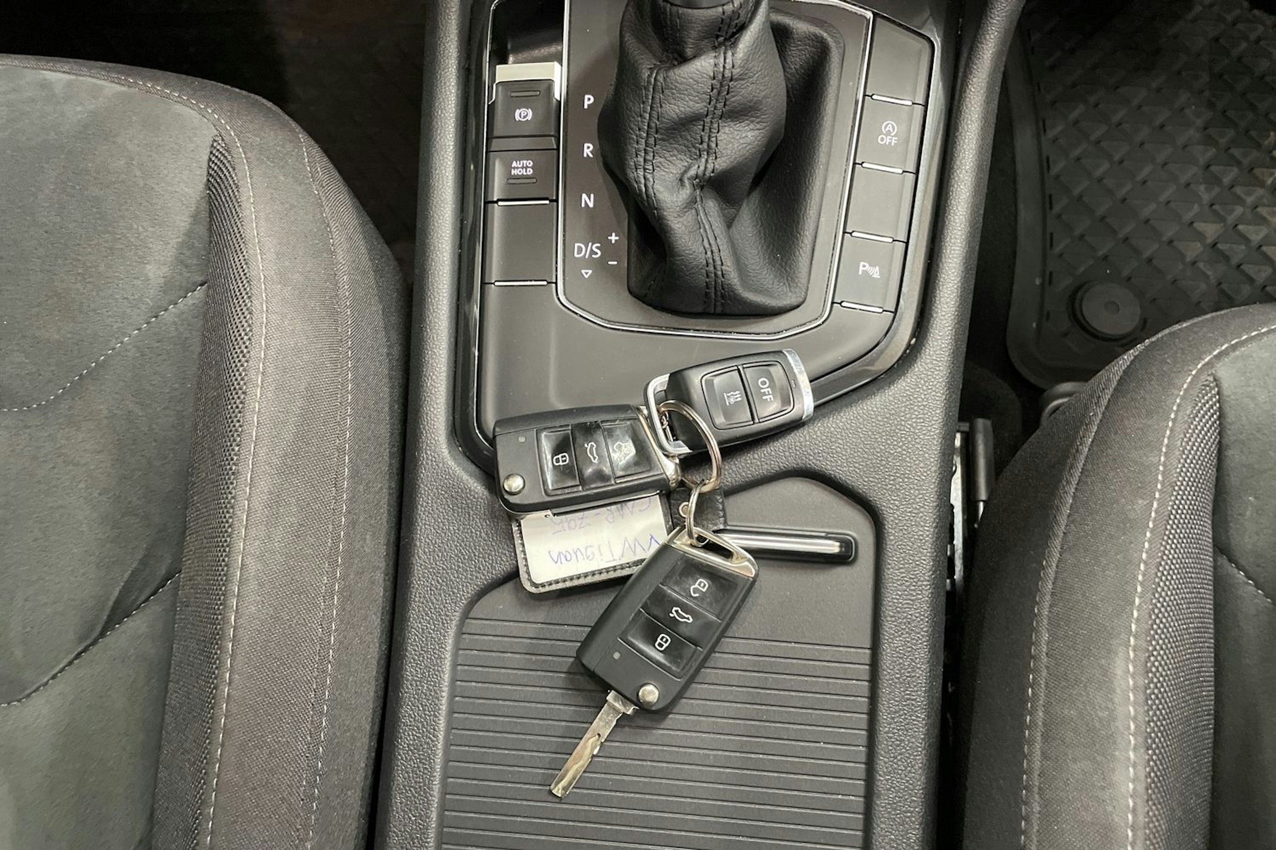 Valkoinen Volkswagen Tiguan 2019 kuva 17.
