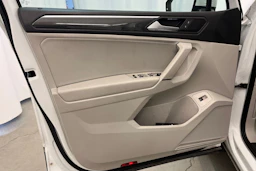 Valkoinen Volkswagen Tiguan Allspace 2019 kuva 15.