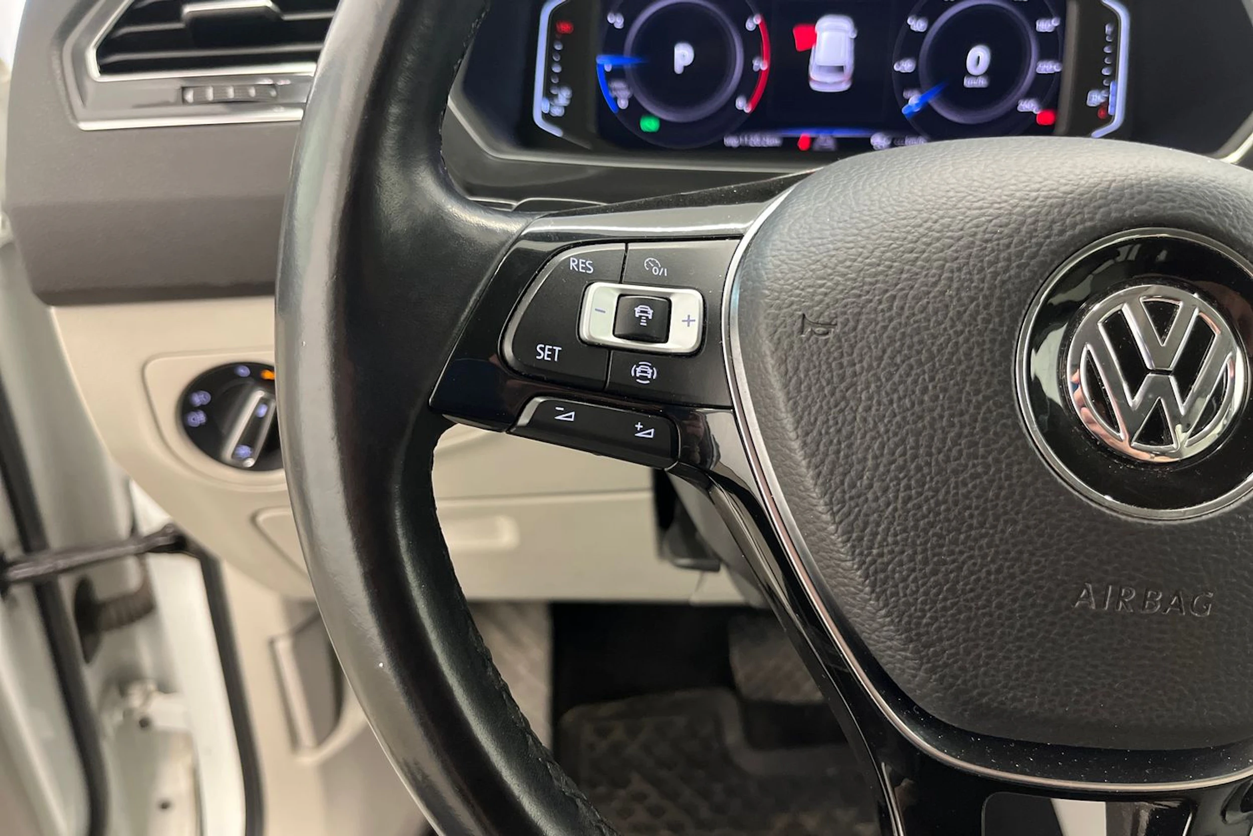 Valkoinen Volkswagen Tiguan Allspace 2019 kuva 17.