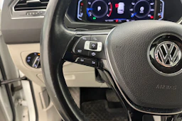 Valkoinen Volkswagen Tiguan Allspace 2019 kuva 17.