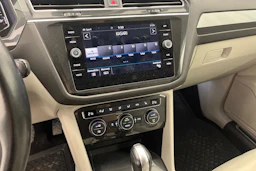 Valkoinen Volkswagen Tiguan Allspace 2019 kuva 19.