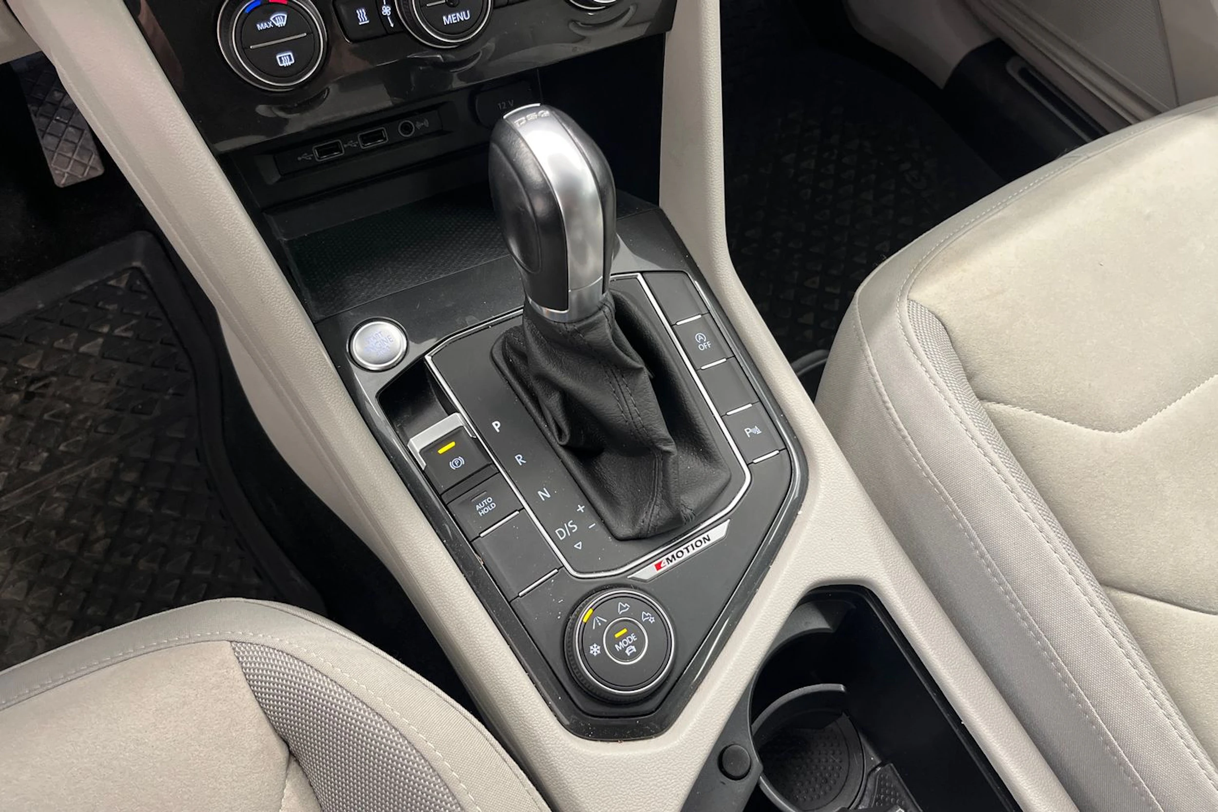 Valkoinen Volkswagen Tiguan Allspace 2019 kuva 22.