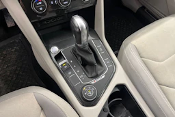 Valkoinen Volkswagen Tiguan Allspace 2019 kuva 22.
