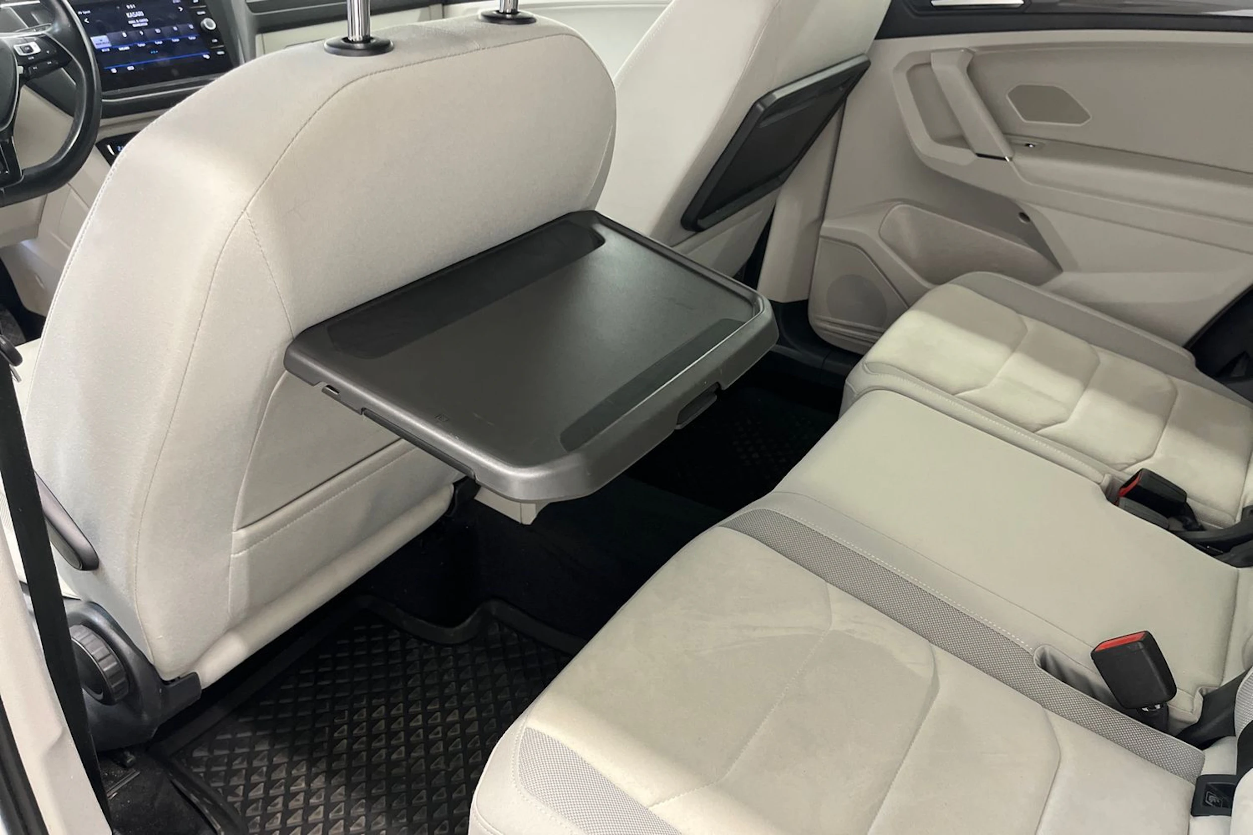 Valkoinen Volkswagen Tiguan Allspace 2019 kuva 25.