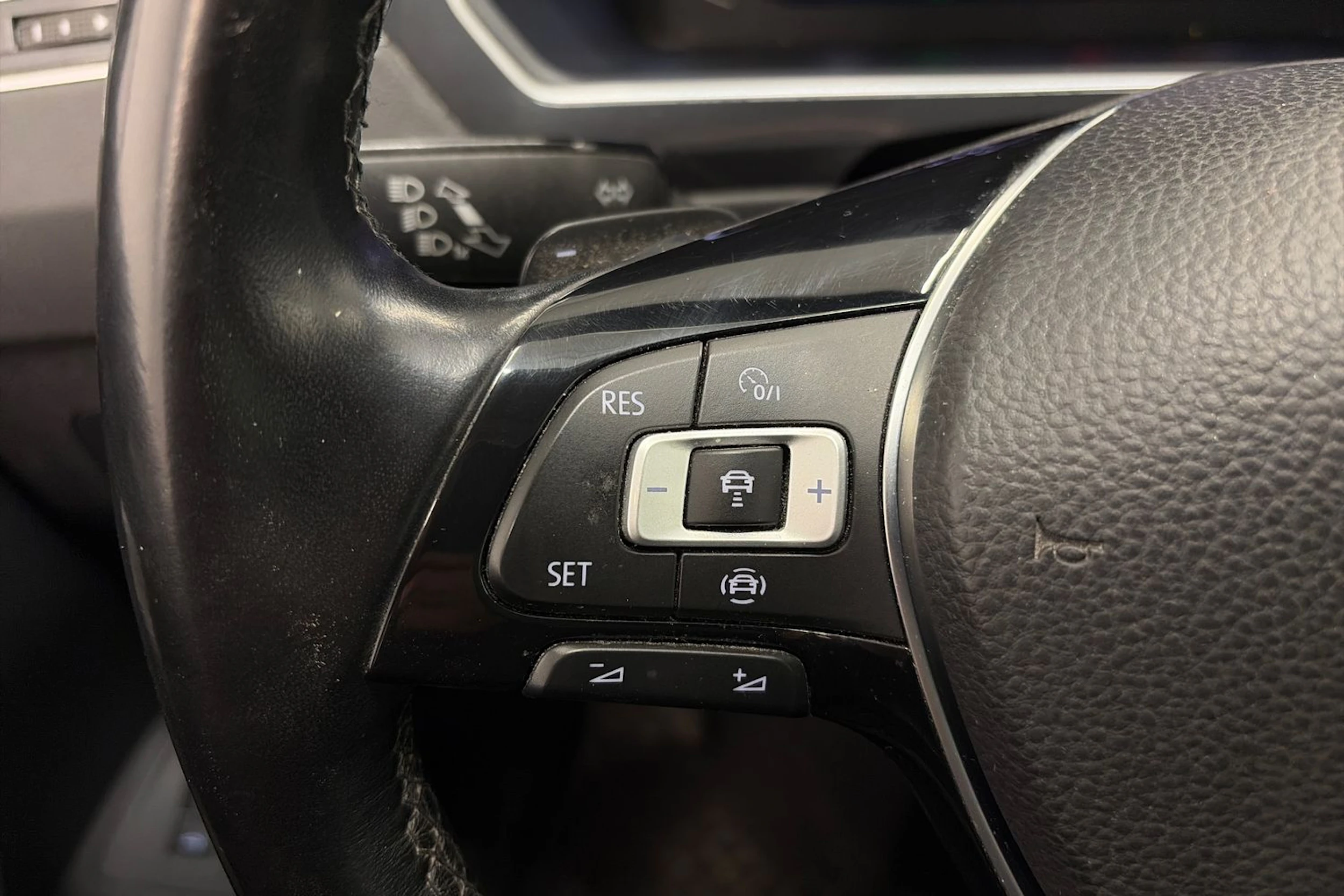 Harmaa Volkswagen Tiguan 2019 kuva 21.