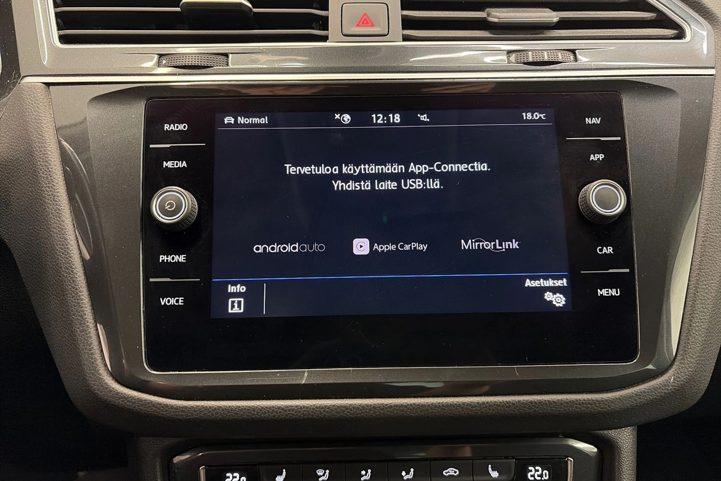 Harmaa Volkswagen Tiguan 2019 kuva 25.