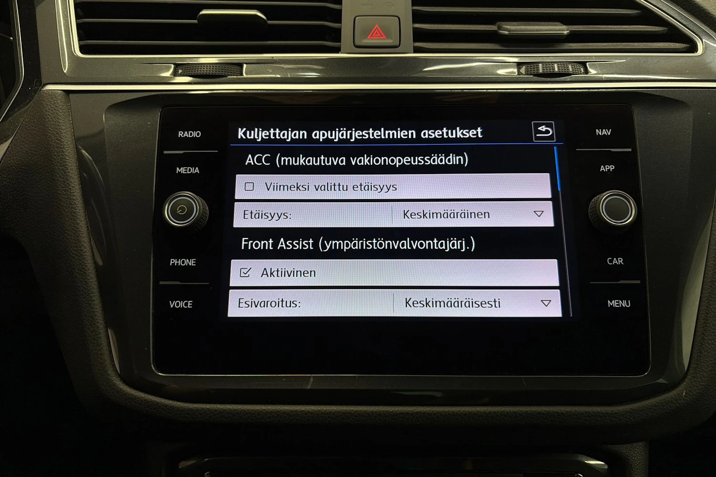 Harmaa Volkswagen Tiguan 2019 kuva 26.