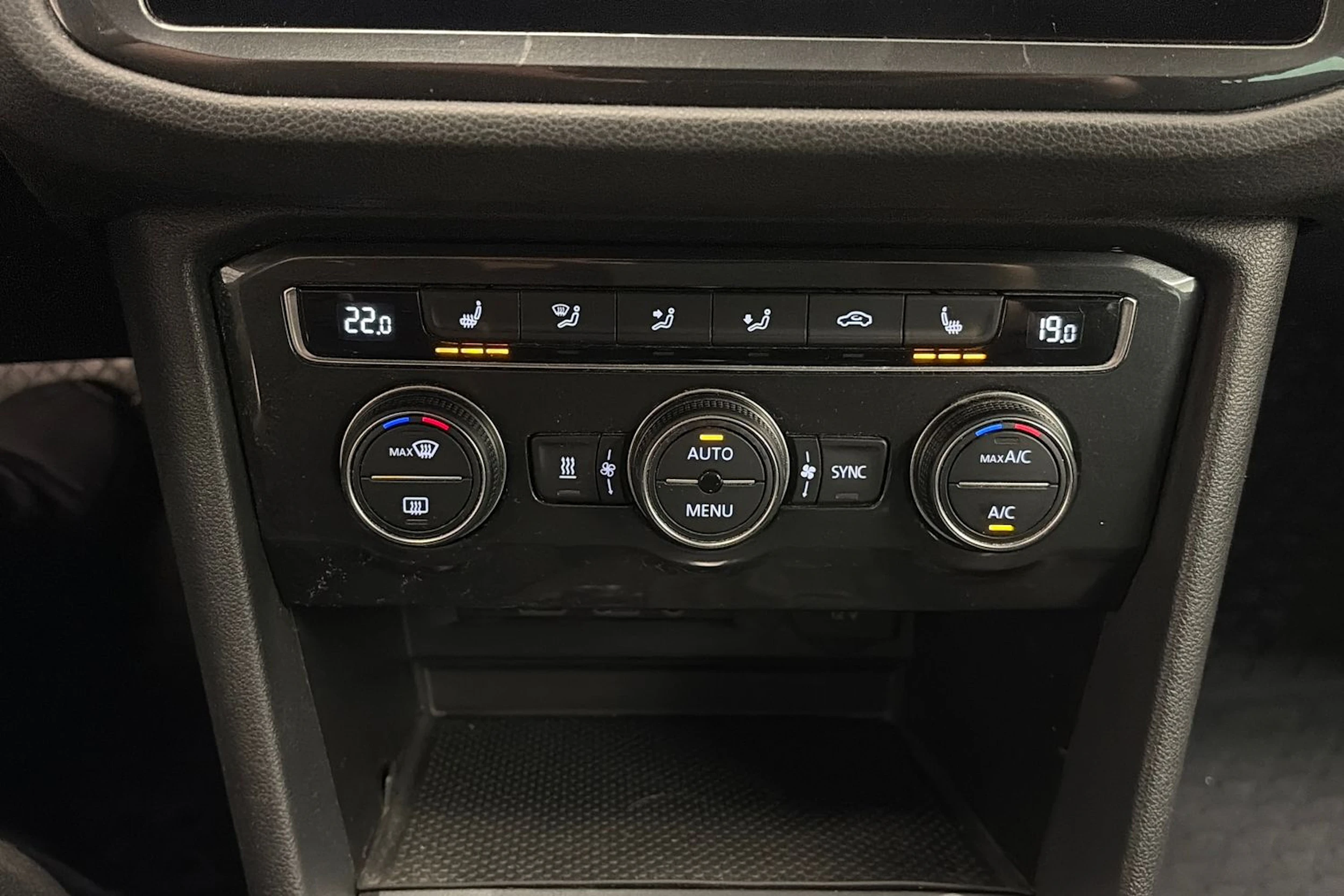Harmaa Volkswagen Tiguan 2019 kuva 29.