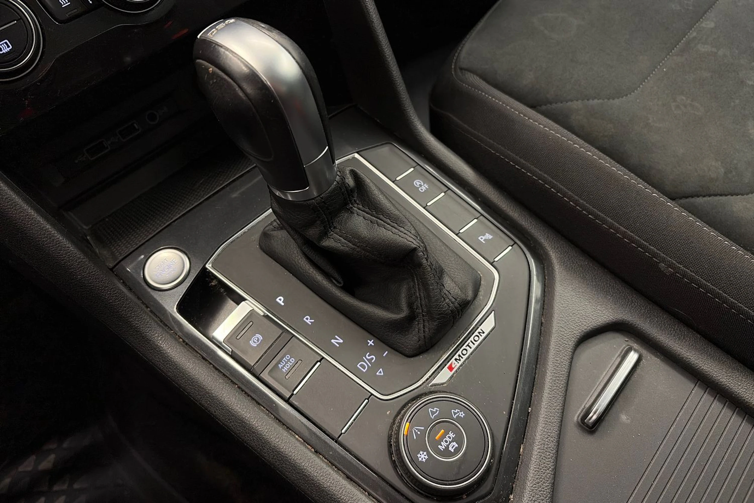 Harmaa Volkswagen Tiguan 2019 kuva 30.