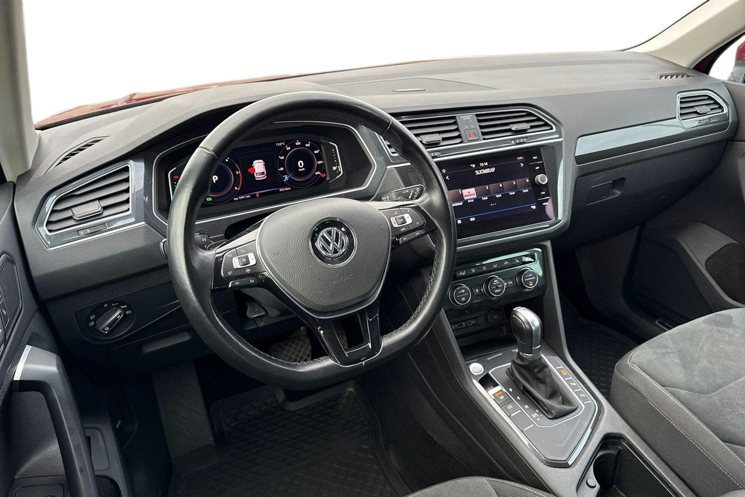 punainen Volkswagen Tiguan 2019 kuva 6.