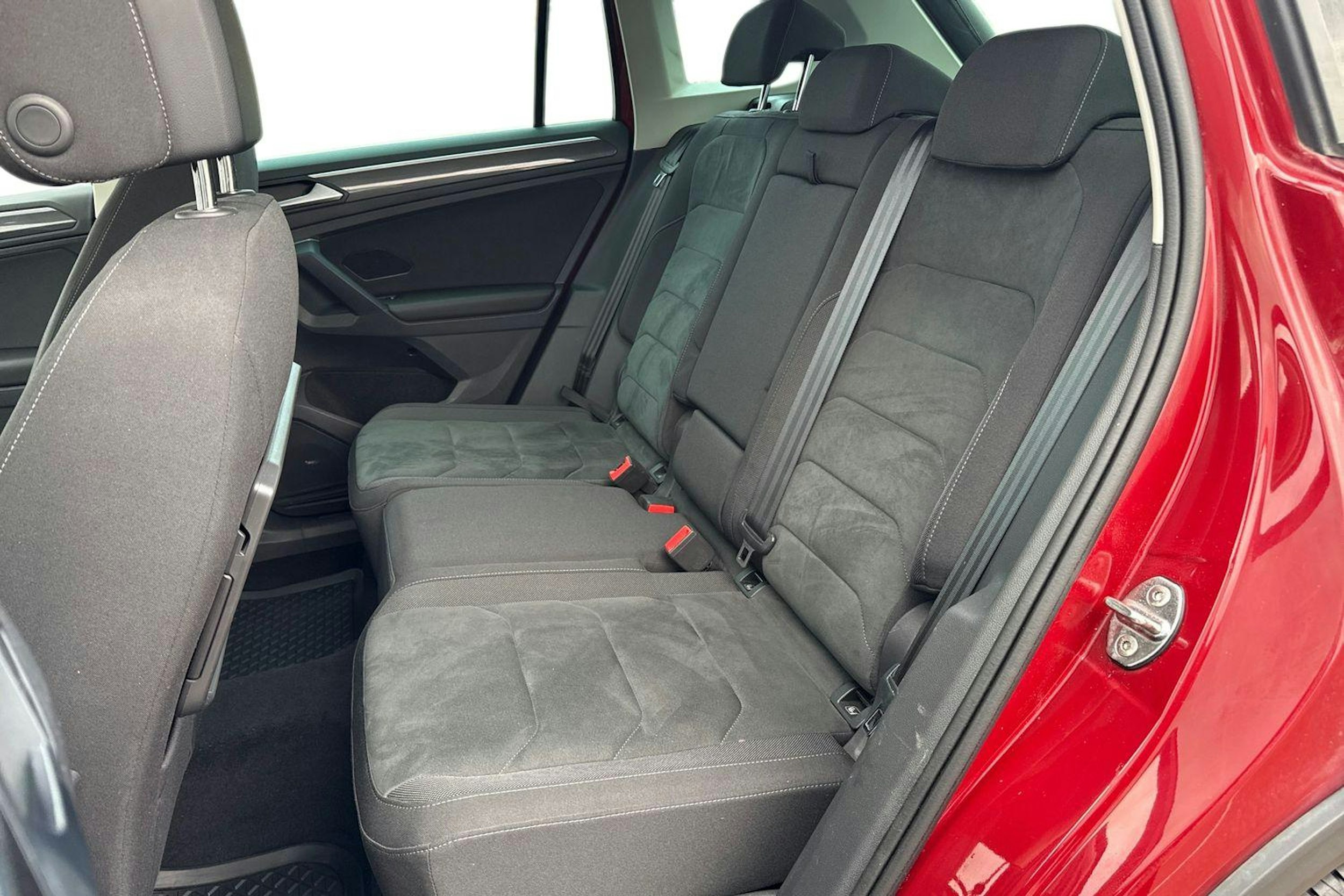 punainen Volkswagen Tiguan 2019 kuva 8.