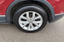 punainen Volkswagen Tiguan 2019 kuva 9.