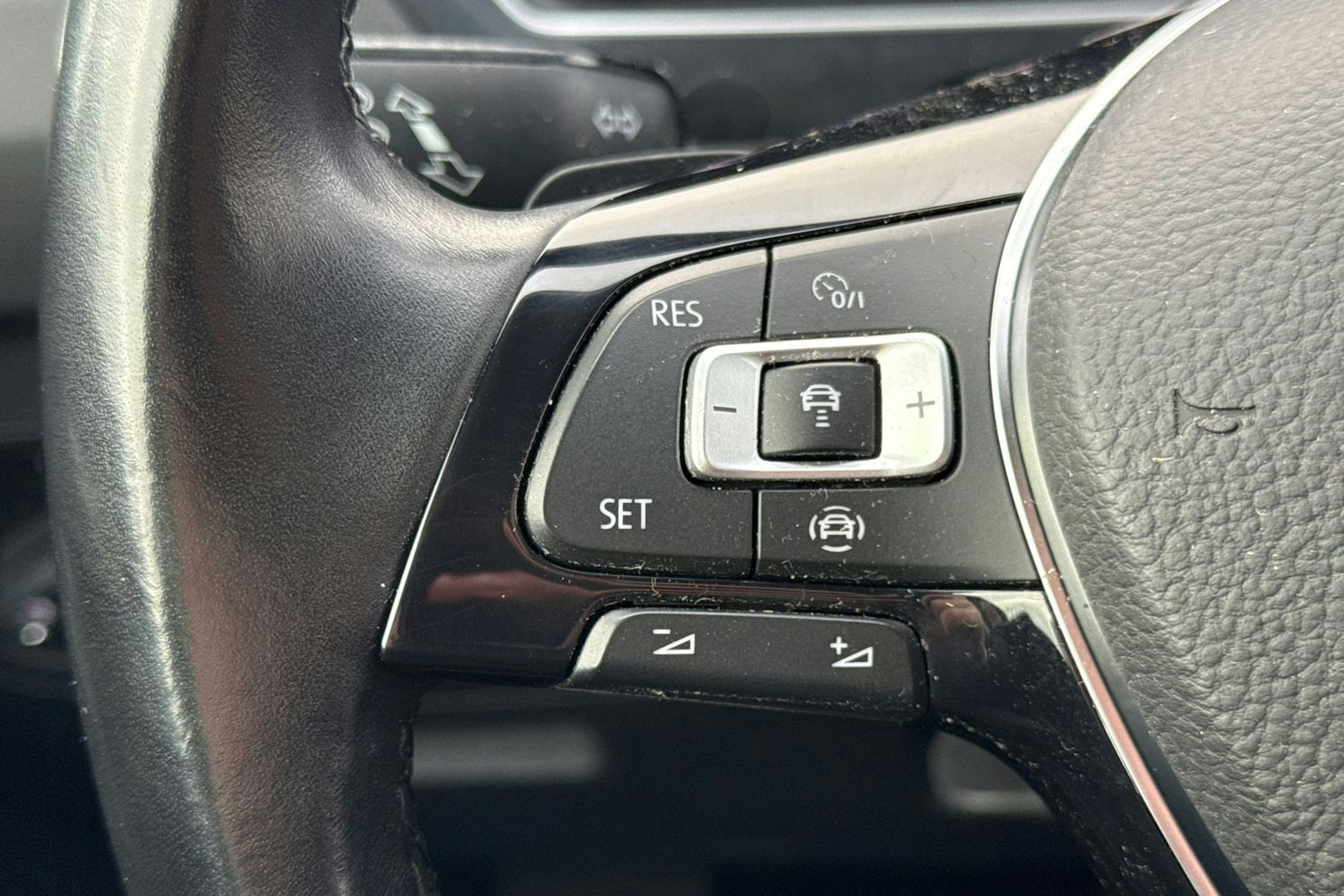 punainen Volkswagen Tiguan 2019 kuva 12.