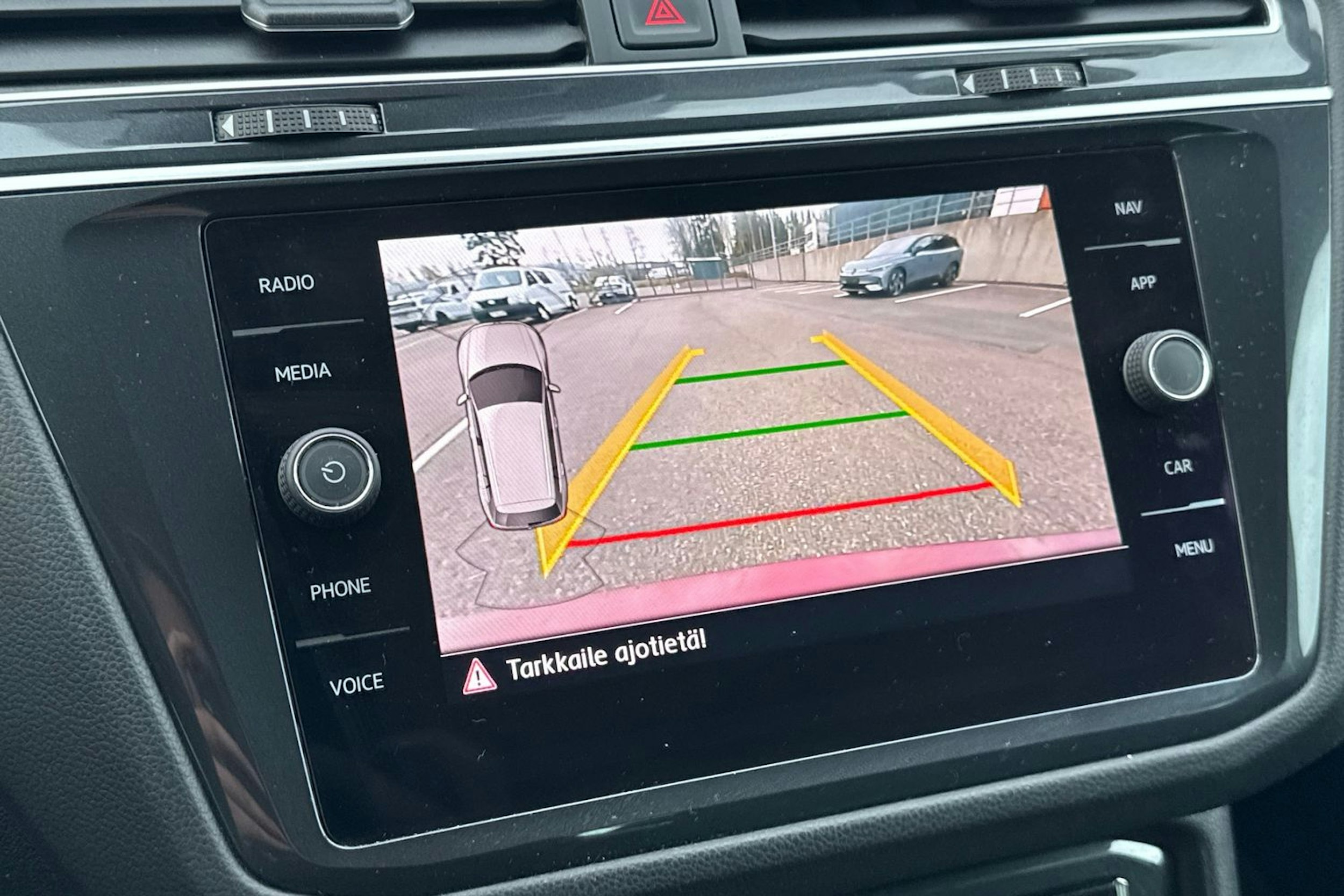 punainen Volkswagen Tiguan 2019 kuva 15.