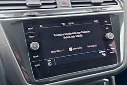 punainen Volkswagen Tiguan 2019 kuva 16.