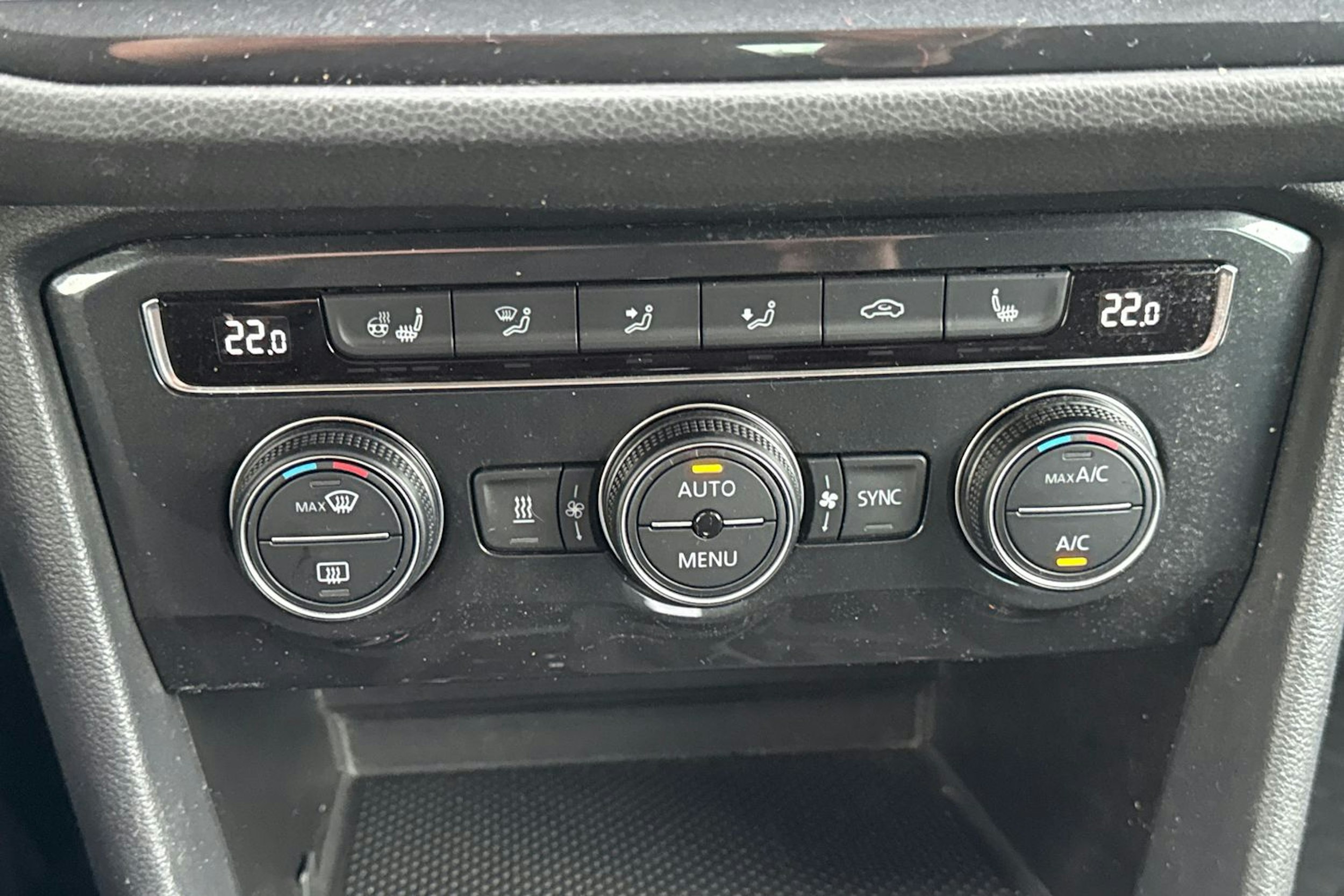 punainen Volkswagen Tiguan 2019 kuva 21.