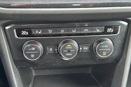 punainen Volkswagen Tiguan 2019 kuva 21.
