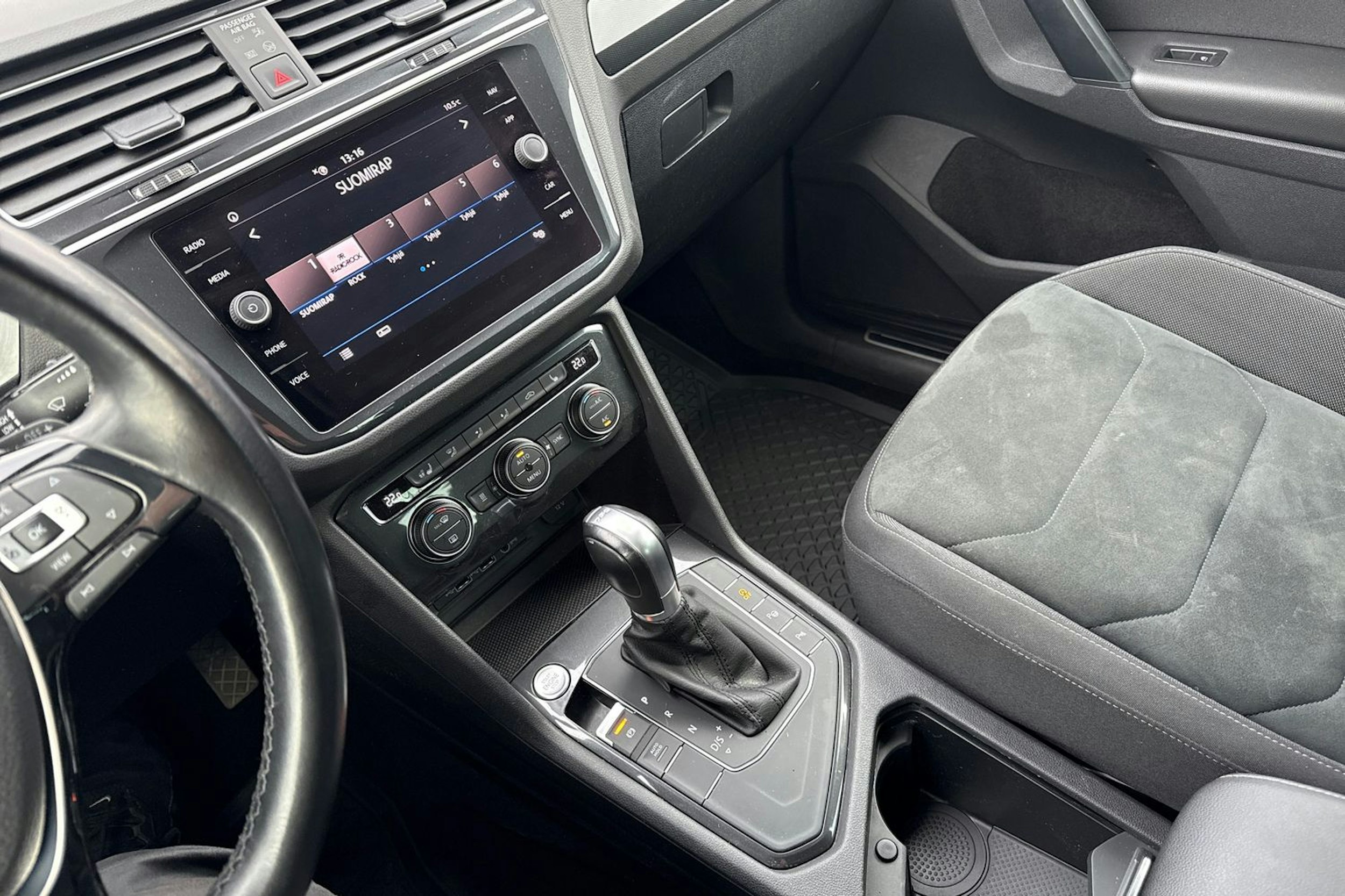 punainen Volkswagen Tiguan 2019 kuva 22.