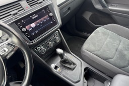 punainen Volkswagen Tiguan 2019 kuva 22.
