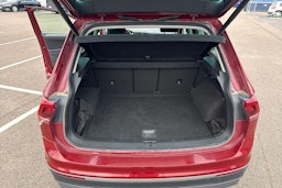 punainen Volkswagen Tiguan 2019 kuva 23.