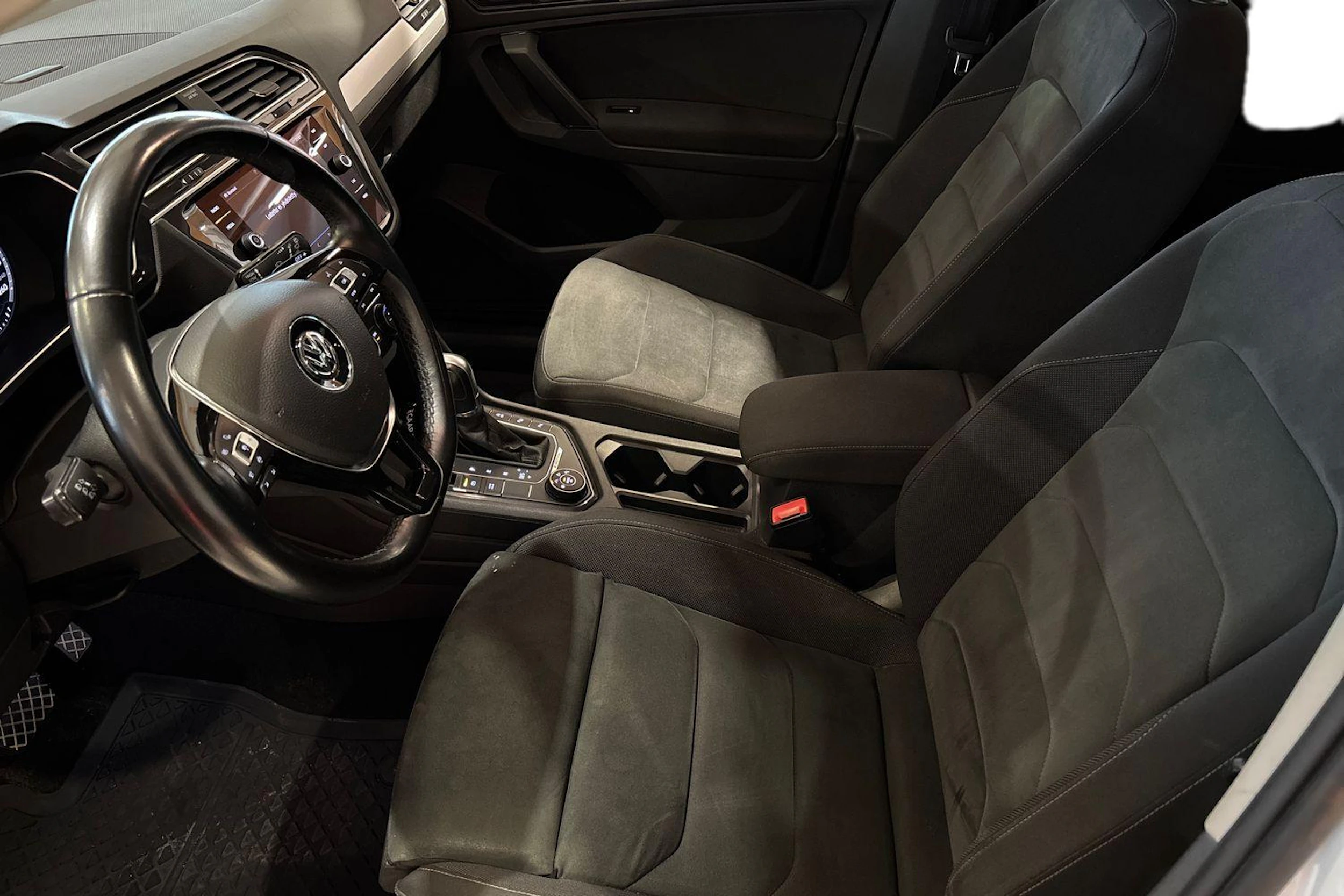 Valkoinen Volkswagen Tiguan 2019 kuva 6.