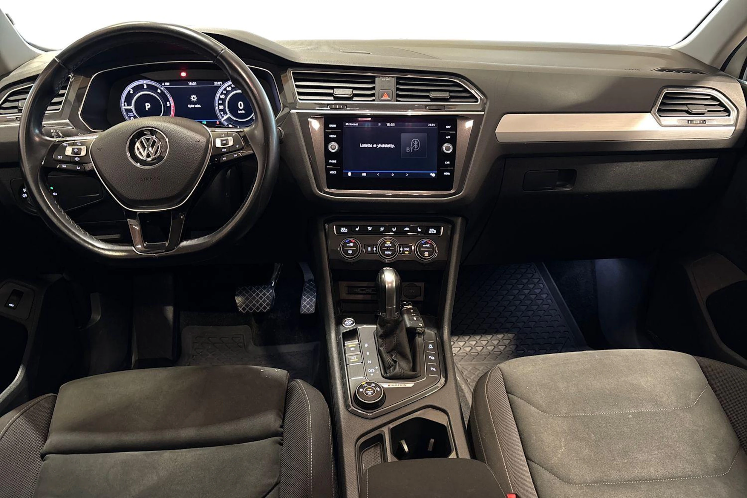Valkoinen Volkswagen Tiguan 2019 kuva 7.