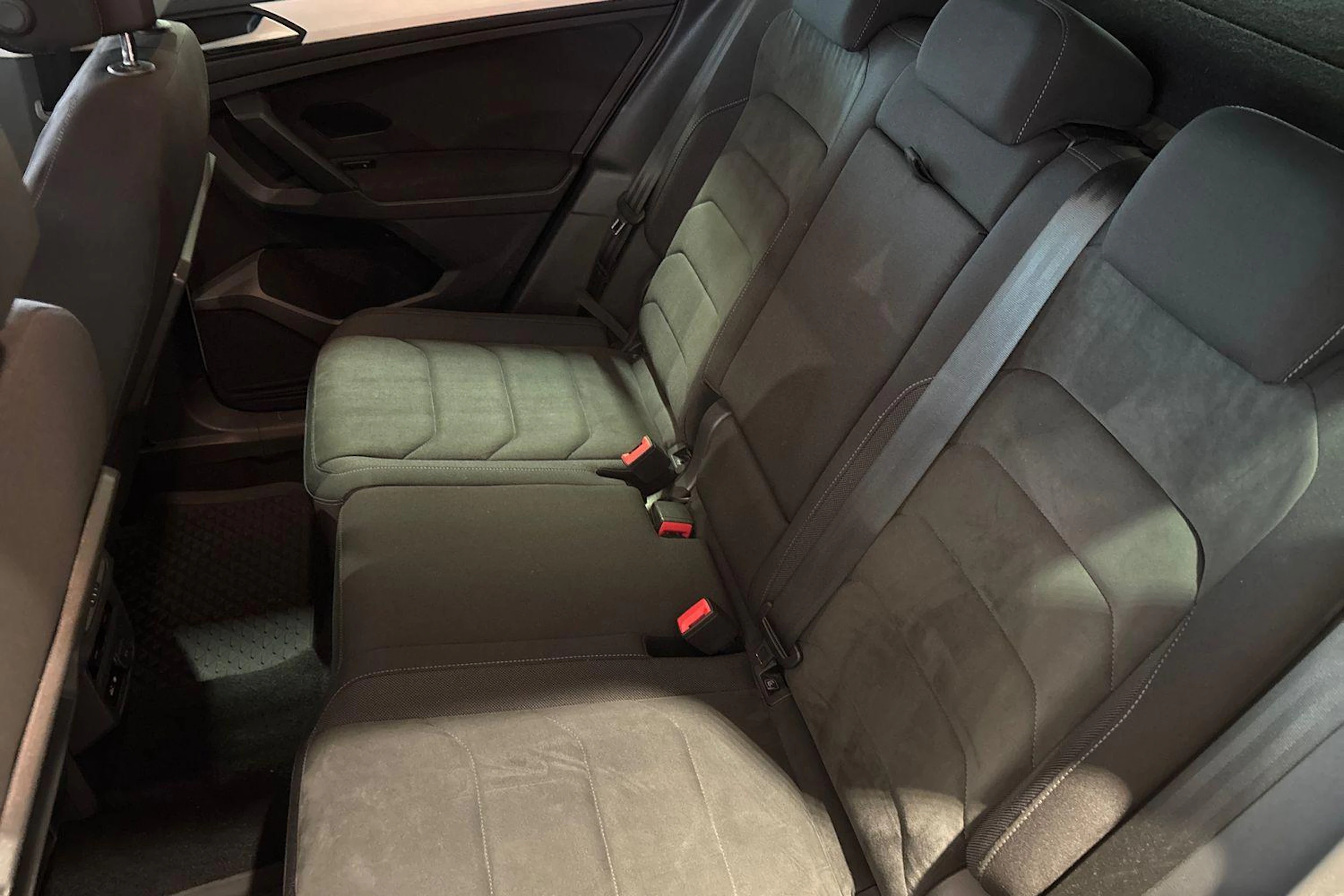 Valkoinen Volkswagen Tiguan 2019 kuva 8.