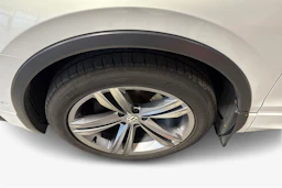 Valkoinen Volkswagen Tiguan 2019 kuva 9.