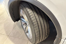 Valkoinen Volkswagen Tiguan 2019 kuva 10.
