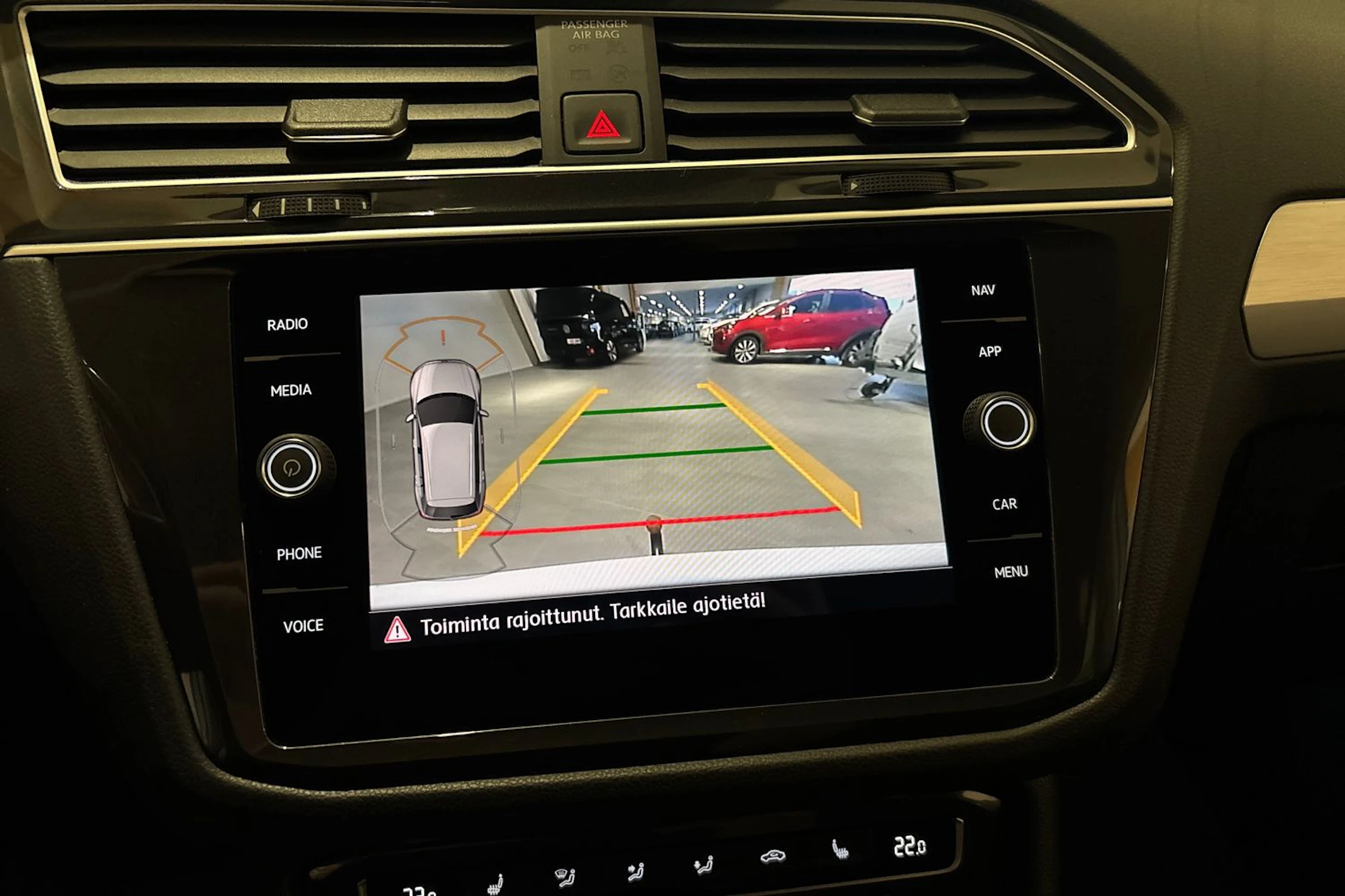 Valkoinen Volkswagen Tiguan 2019 kuva 13.