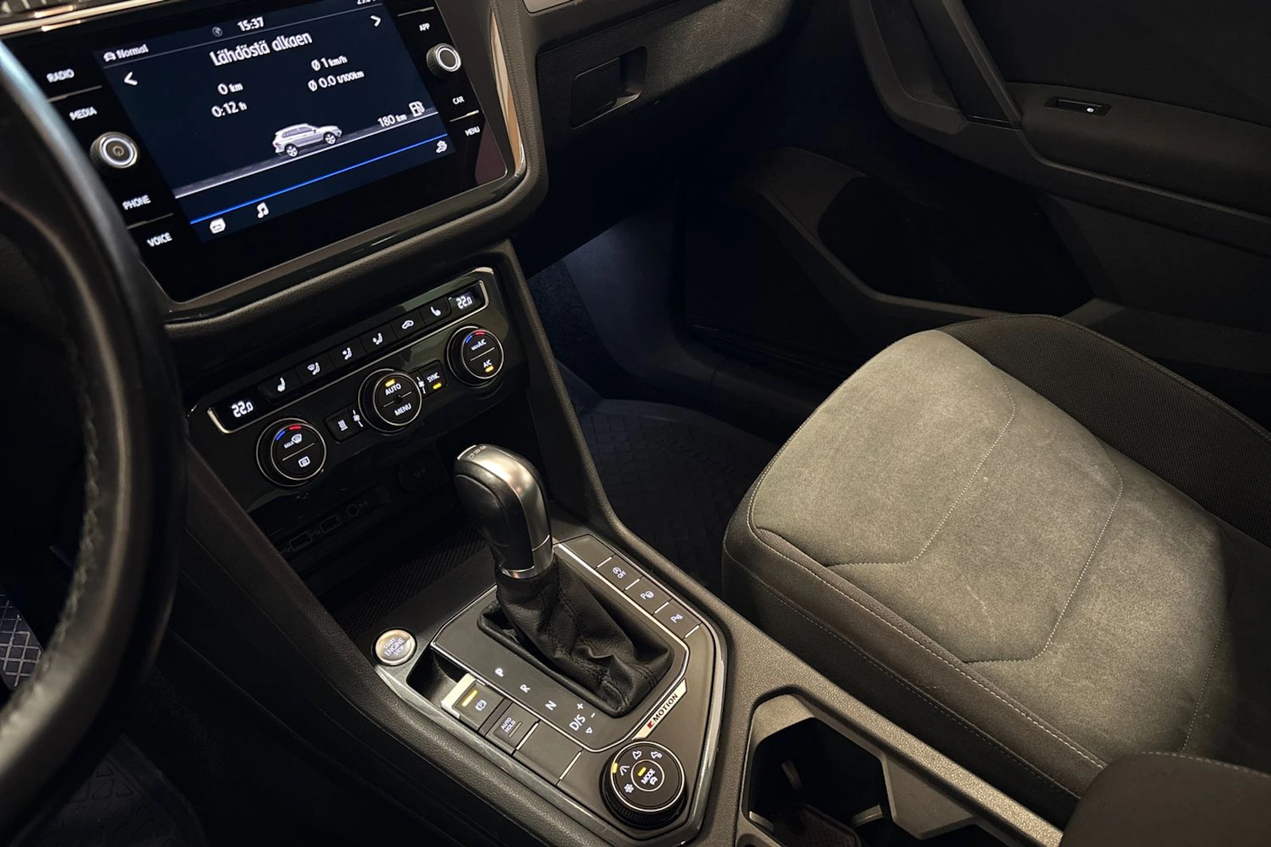 Valkoinen Volkswagen Tiguan 2019 kuva 17.