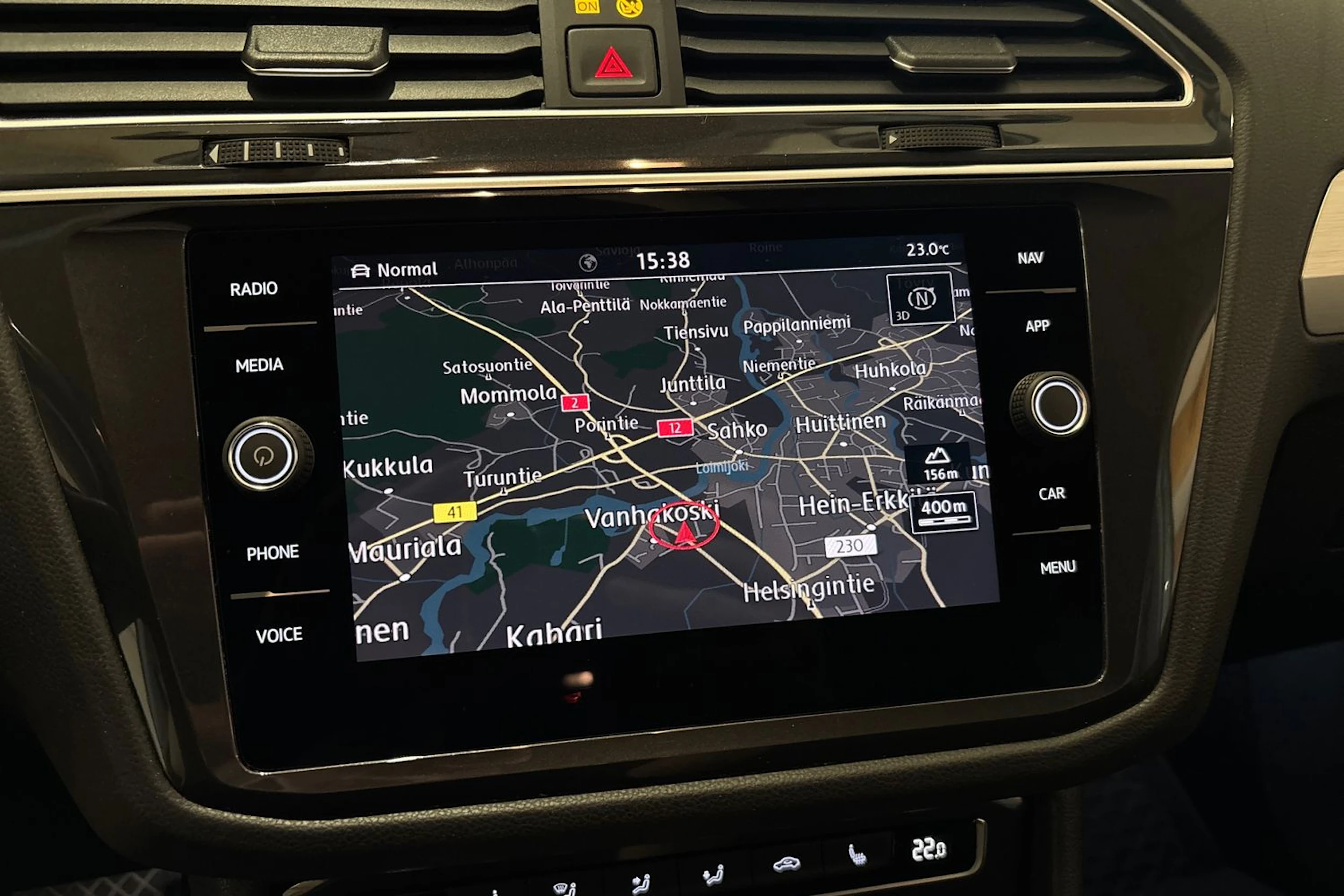 Valkoinen Volkswagen Tiguan 2019 kuva 18.