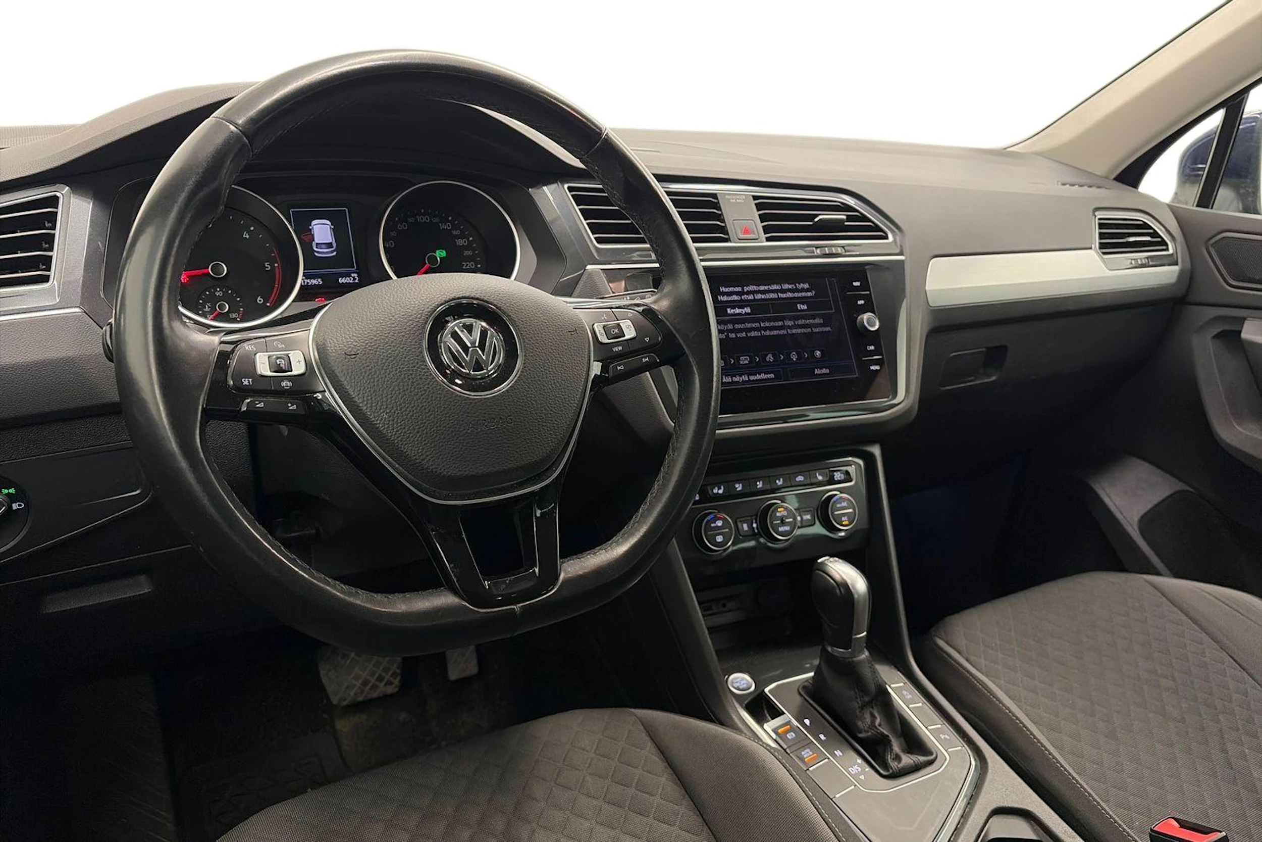 sininen Volkswagen Tiguan 2019 kuva 11.