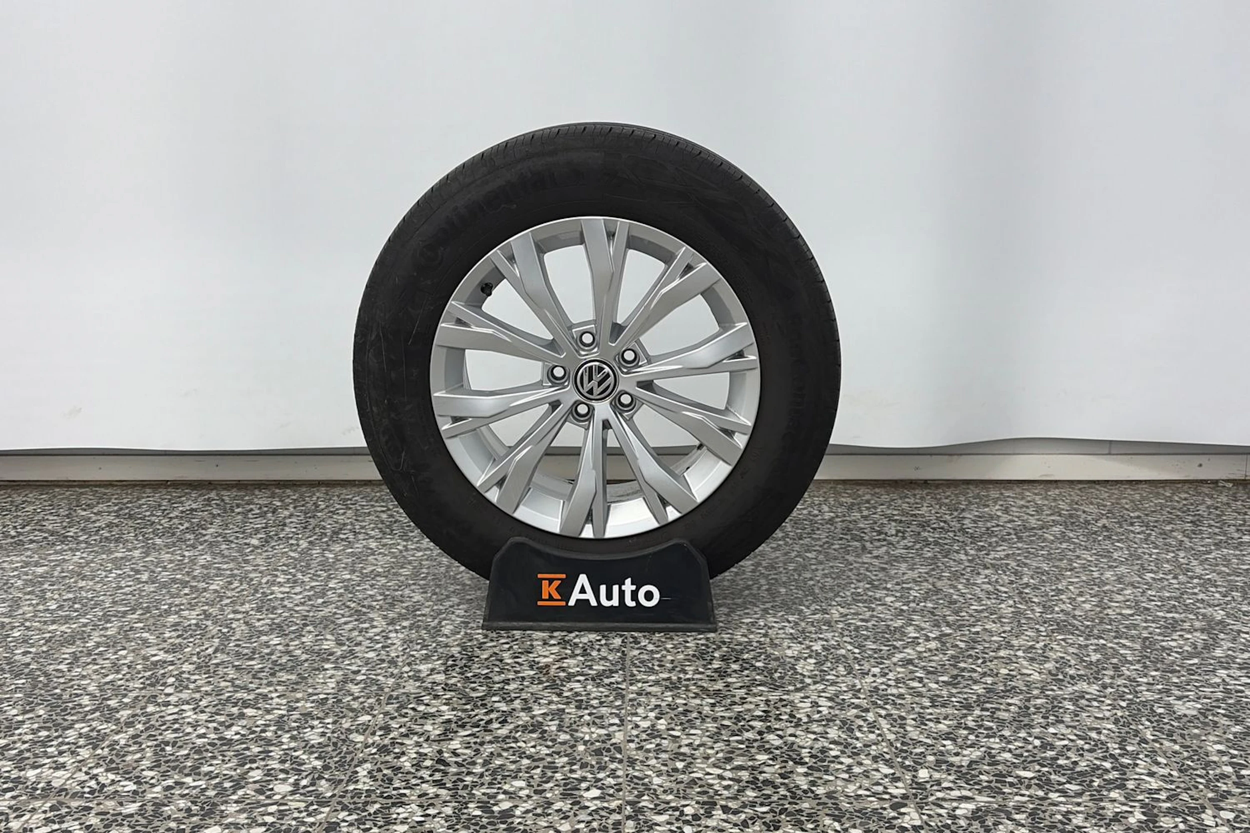 sininen Volkswagen Tiguan 2019 kuva 16.