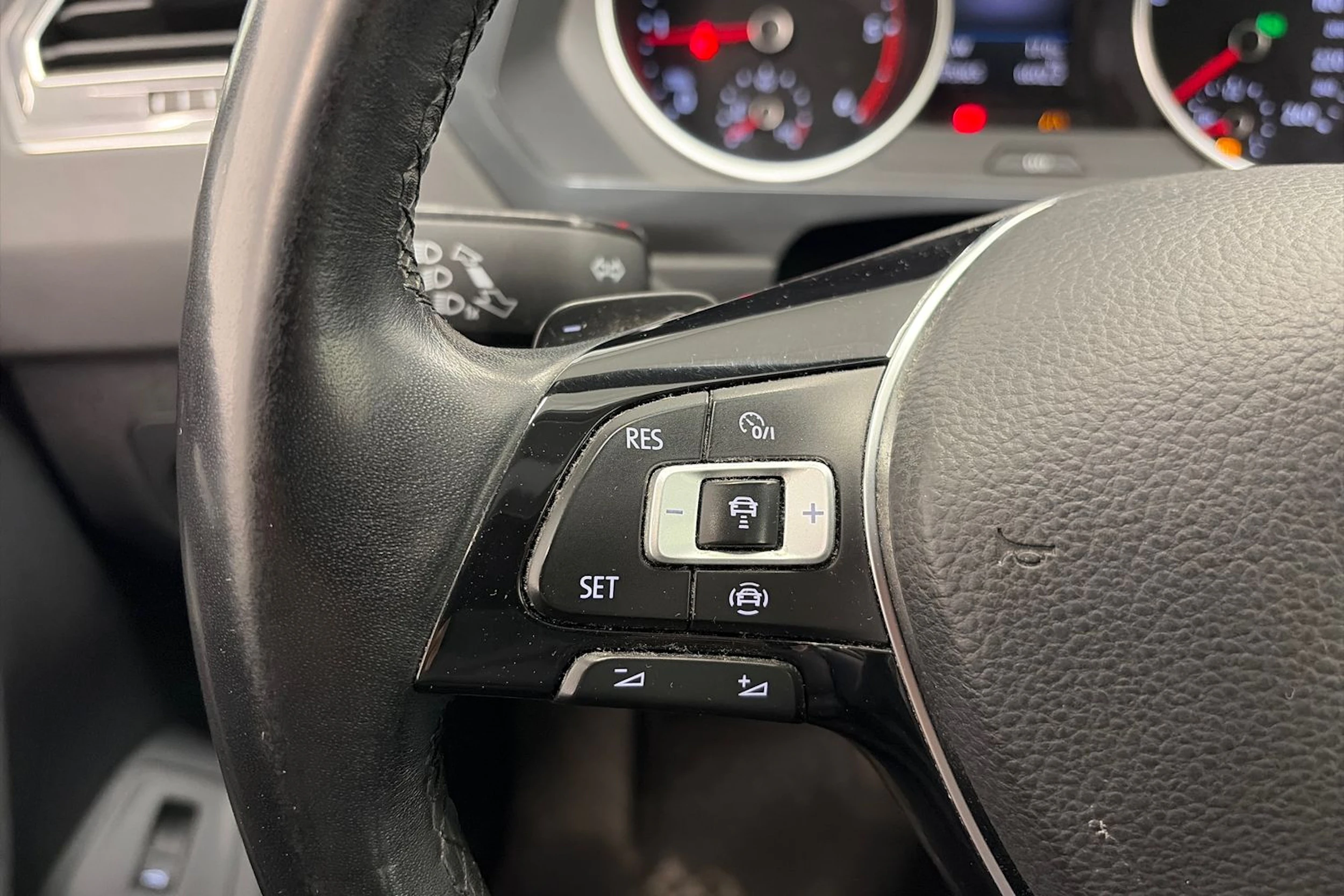 sininen Volkswagen Tiguan 2019 kuva 23.