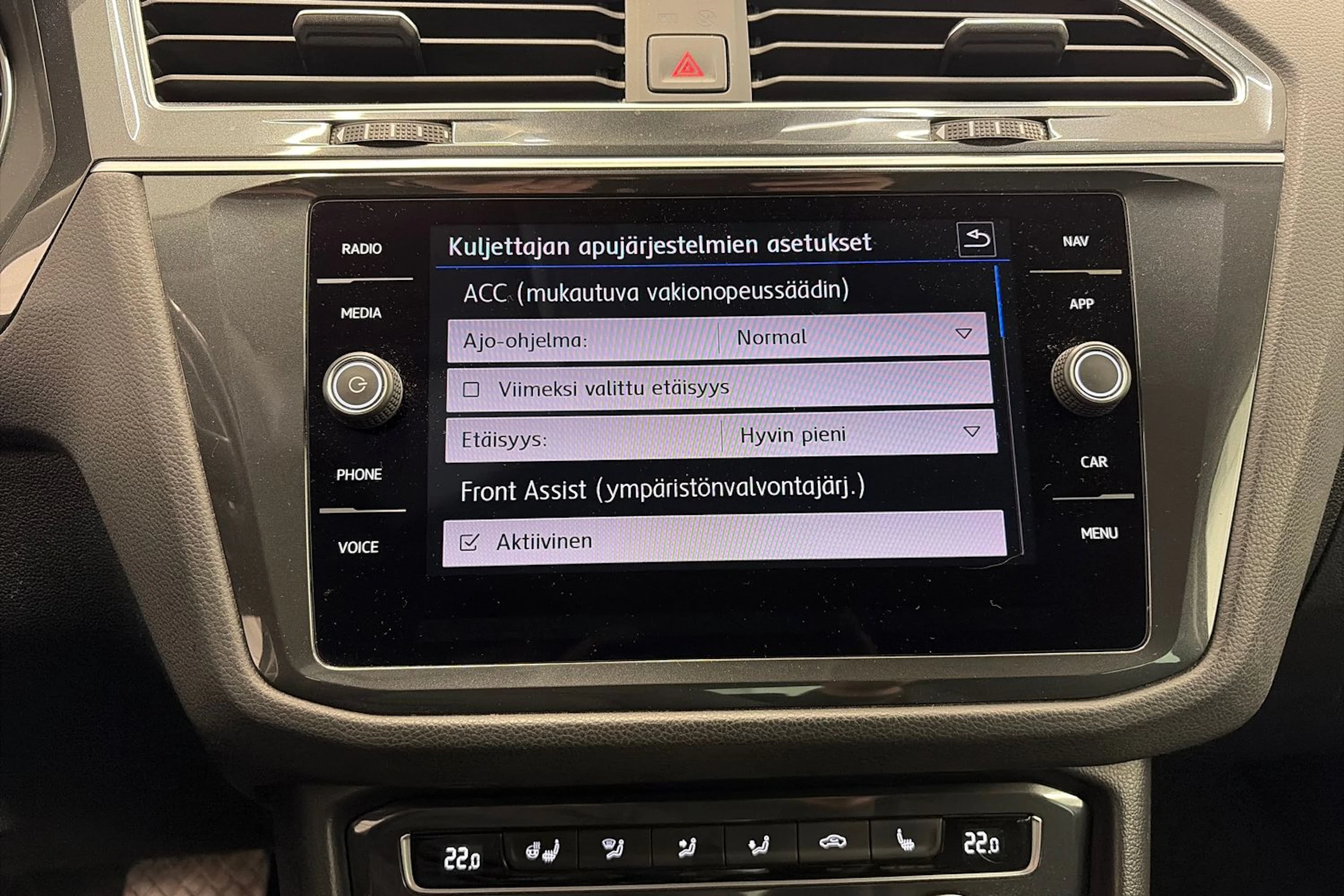 sininen Volkswagen Tiguan 2019 kuva 28.
