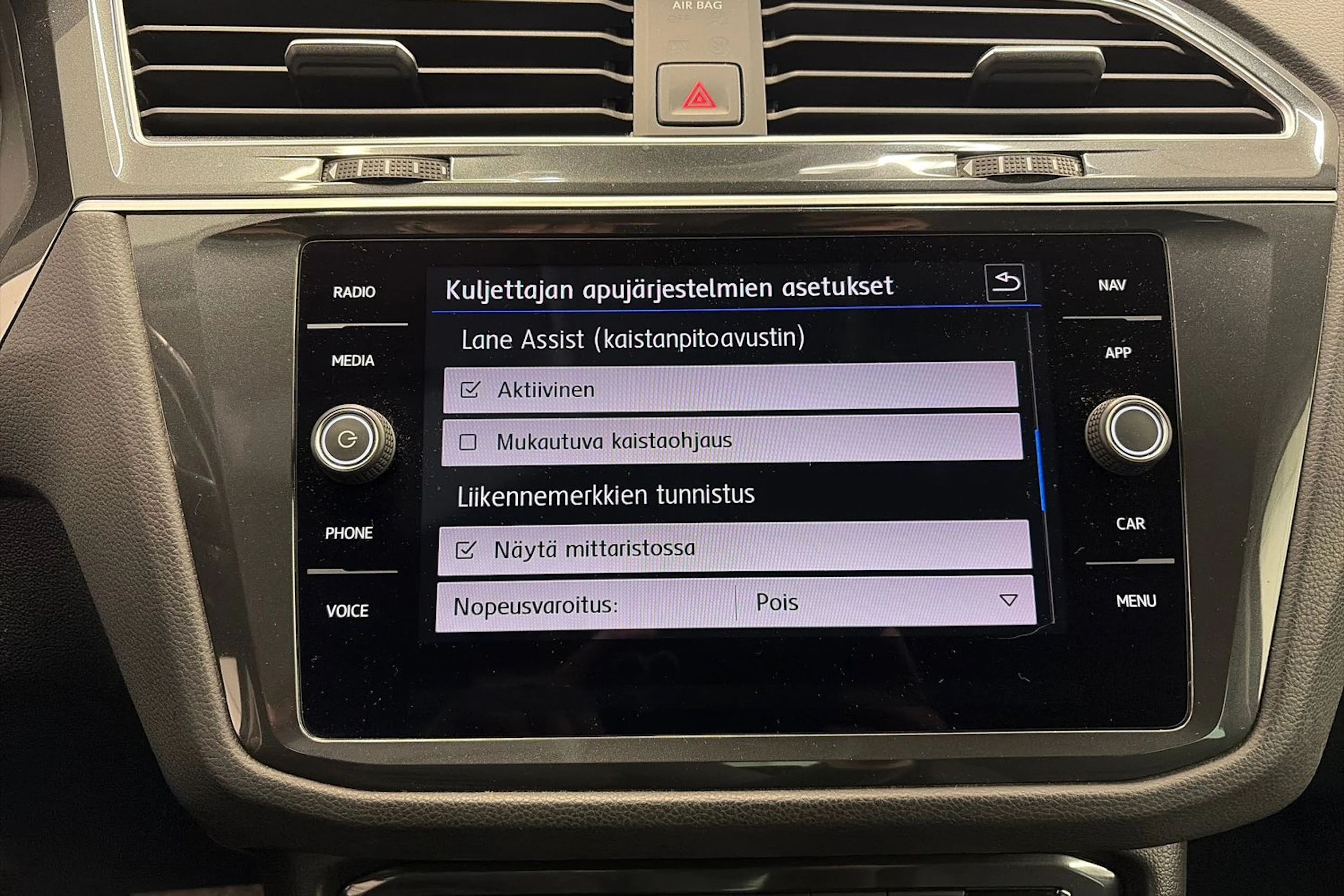 sininen Volkswagen Tiguan 2019 kuva 29.