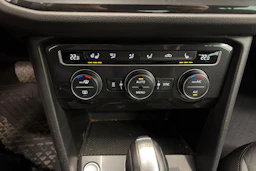 sininen Volkswagen Tiguan 2019 kuva 32.