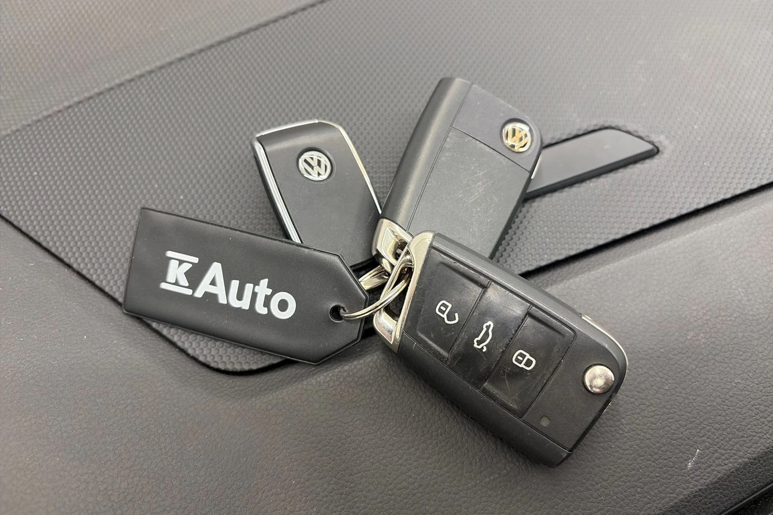 sininen Volkswagen Tiguan 2019 kuva 34.