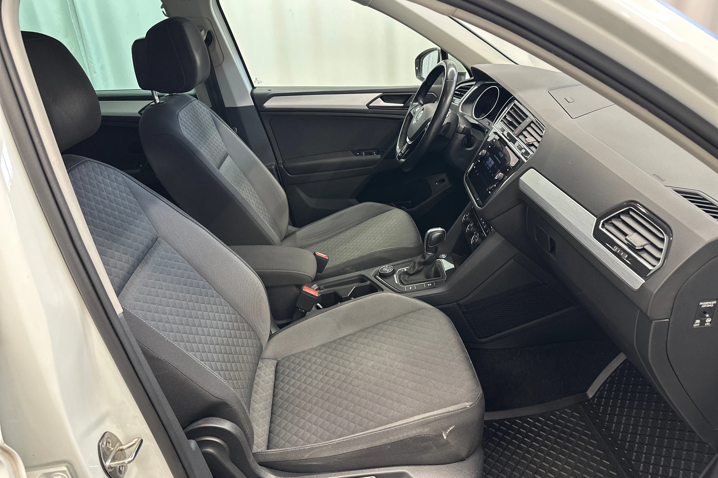 valkoinen Volkswagen Tiguan 2019 kuva 13.
