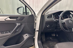 valkoinen Volkswagen Tiguan 2019 kuva 15.