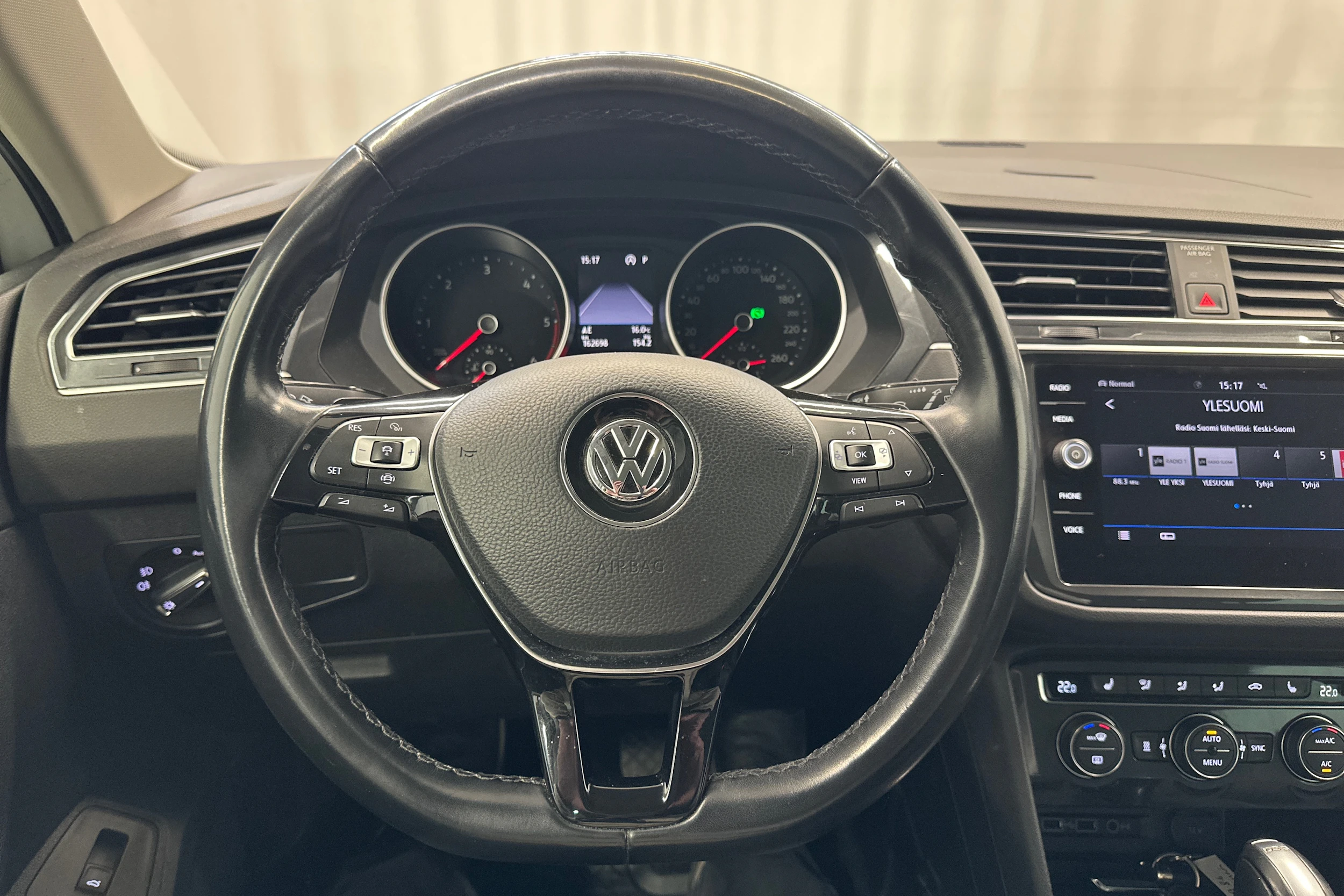 valkoinen Volkswagen Tiguan 2019 kuva 16.