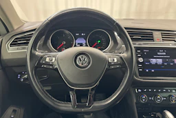 valkoinen Volkswagen Tiguan 2019 kuva 16.