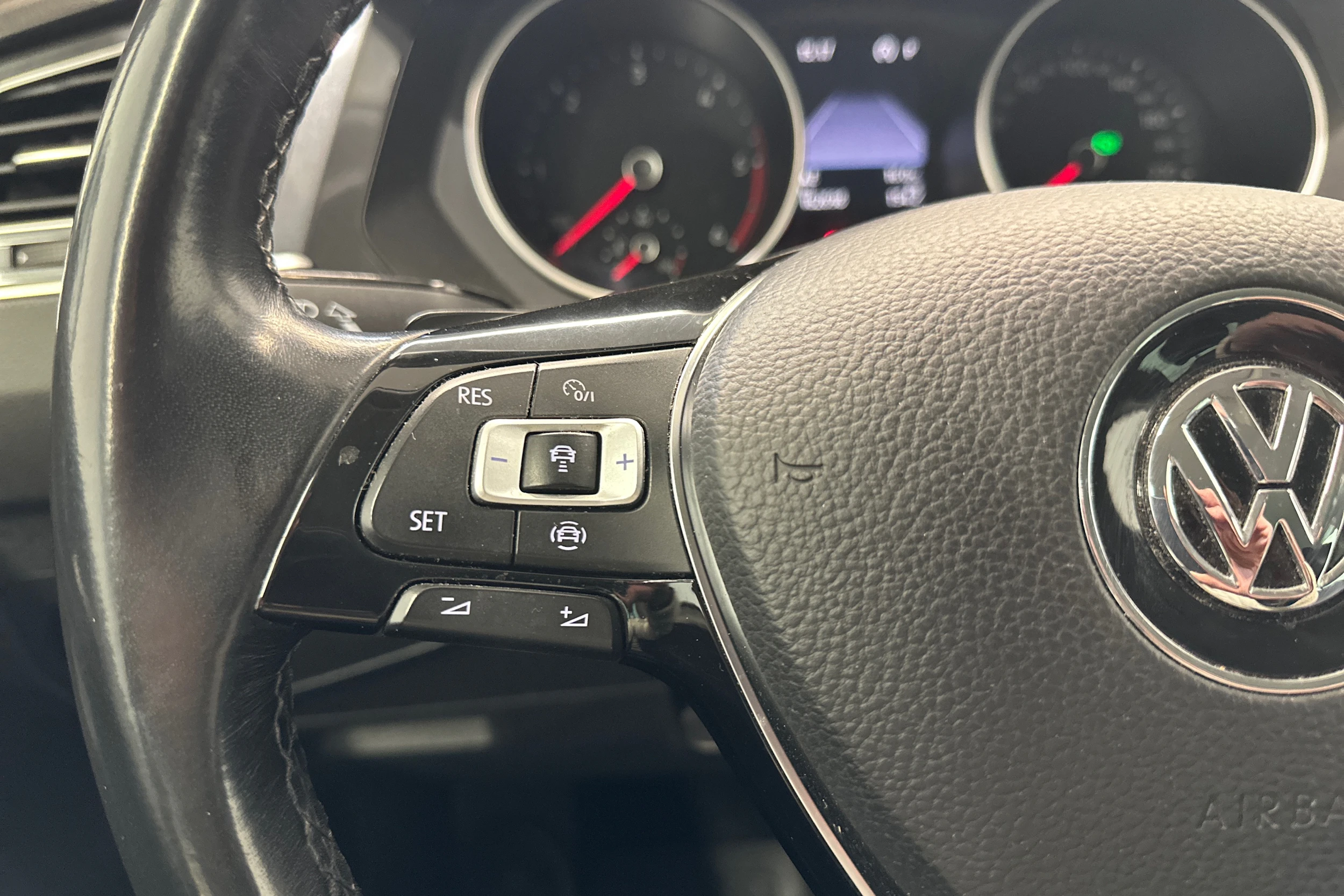 valkoinen Volkswagen Tiguan 2019 kuva 17.