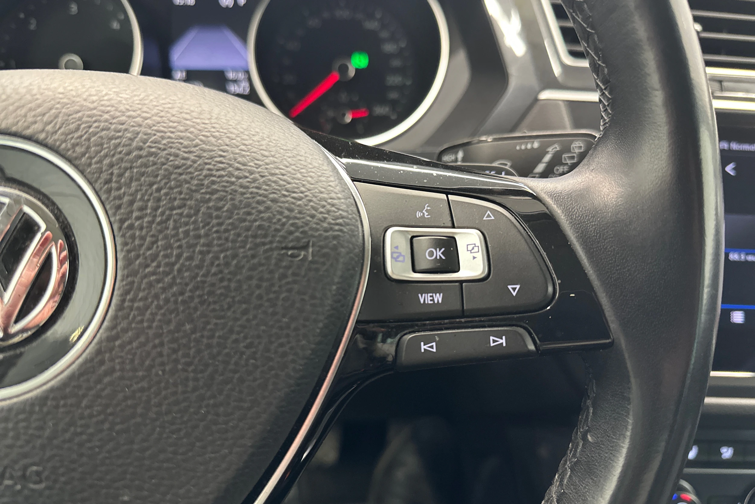 valkoinen Volkswagen Tiguan 2019 kuva 18.