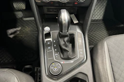 valkoinen Volkswagen Tiguan 2019 kuva 23.