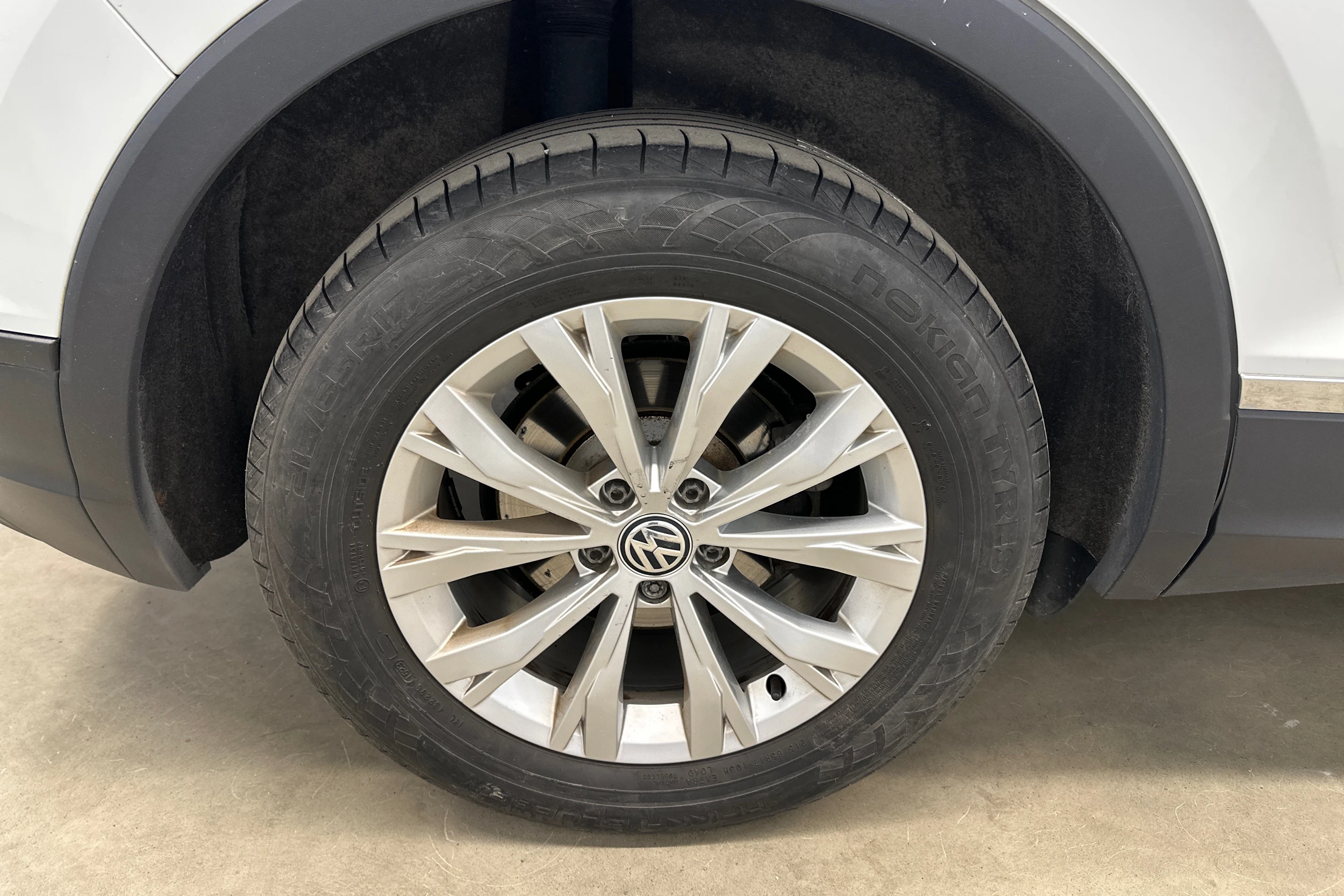 valkoinen Volkswagen Tiguan 2019 kuva 29.