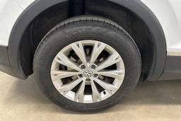 valkoinen Volkswagen Tiguan 2019 kuva 29.
