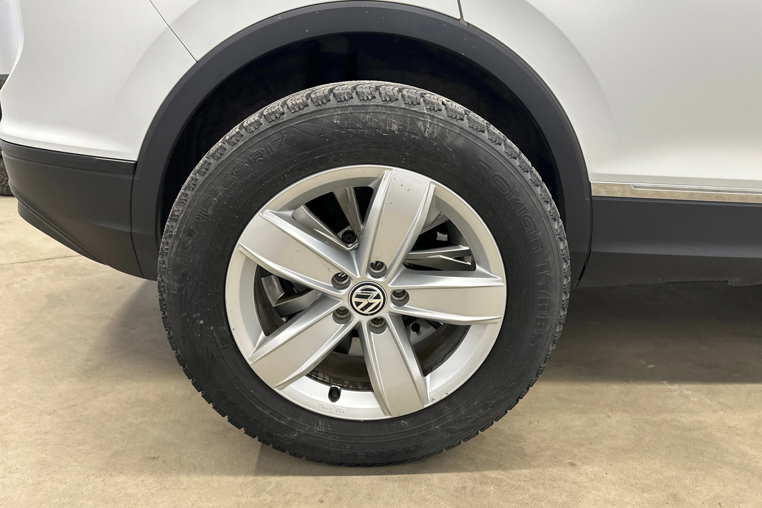 valkoinen Volkswagen Tiguan 2019 kuva 30.